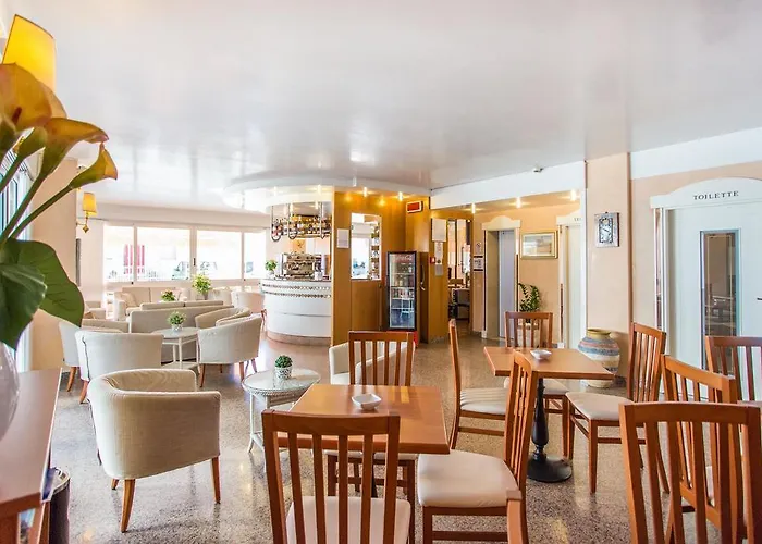 Barca D'oro بيلاريا-إيجيا مارينا